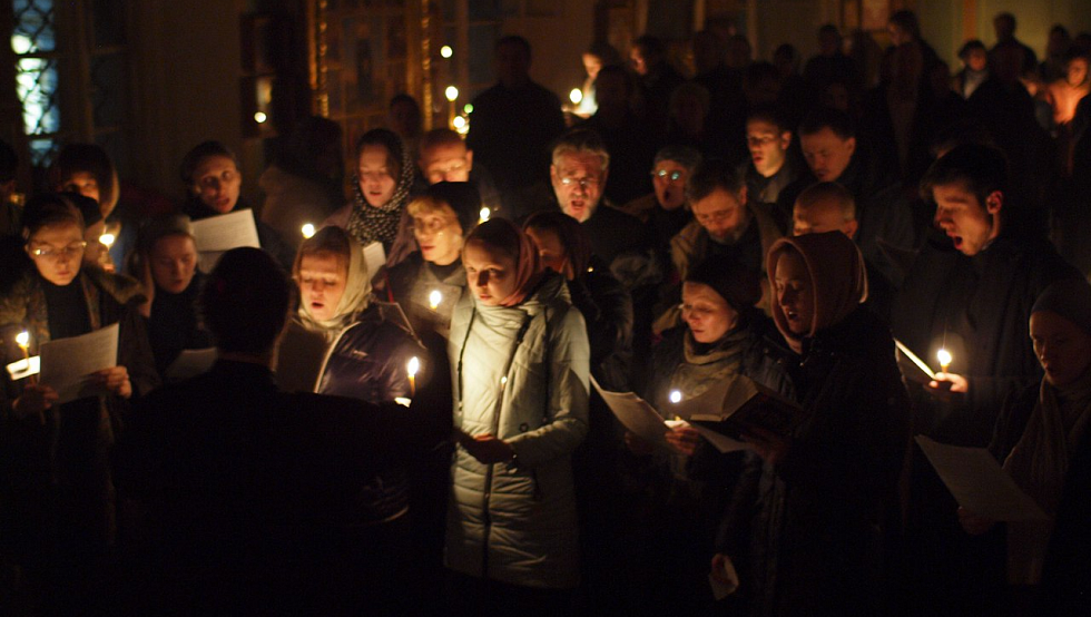 Ночная Литургия в Годеново при свечах_8