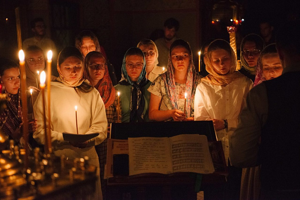Ночная литургия в Годеново - заказать паломнические поездки, экскурсии и туры из Москвы: паломнический центр Годеново-Тур