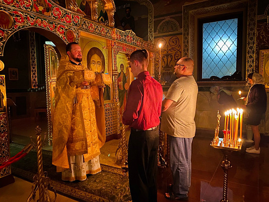 Ночная литургия у Животворящего Креста в Годеново - заказать паломнические поездки, экскурсии и туры из Москвы: паломнический центр Годеново-Тур