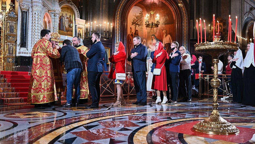 Во сколько вечерняя служба на пасху. Богослужение в храме Христа Спасителя. Пасхальная служба в храме Христа Спасителя. Боглужение напасзу в храме Христа Спасителя в Москве. Пасха ХХС.